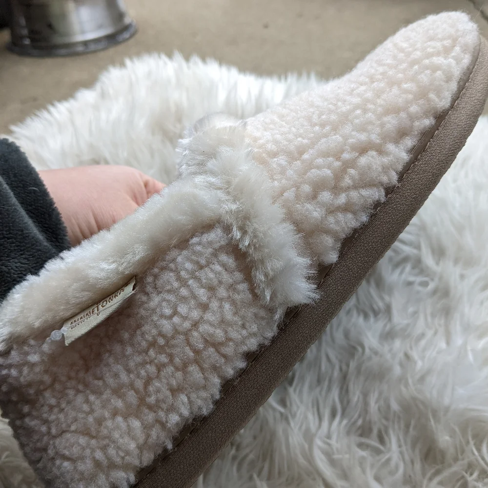 NWOT Minnetonka Cream Color Slippers Size Large 8-9 - Picture 3 of 5